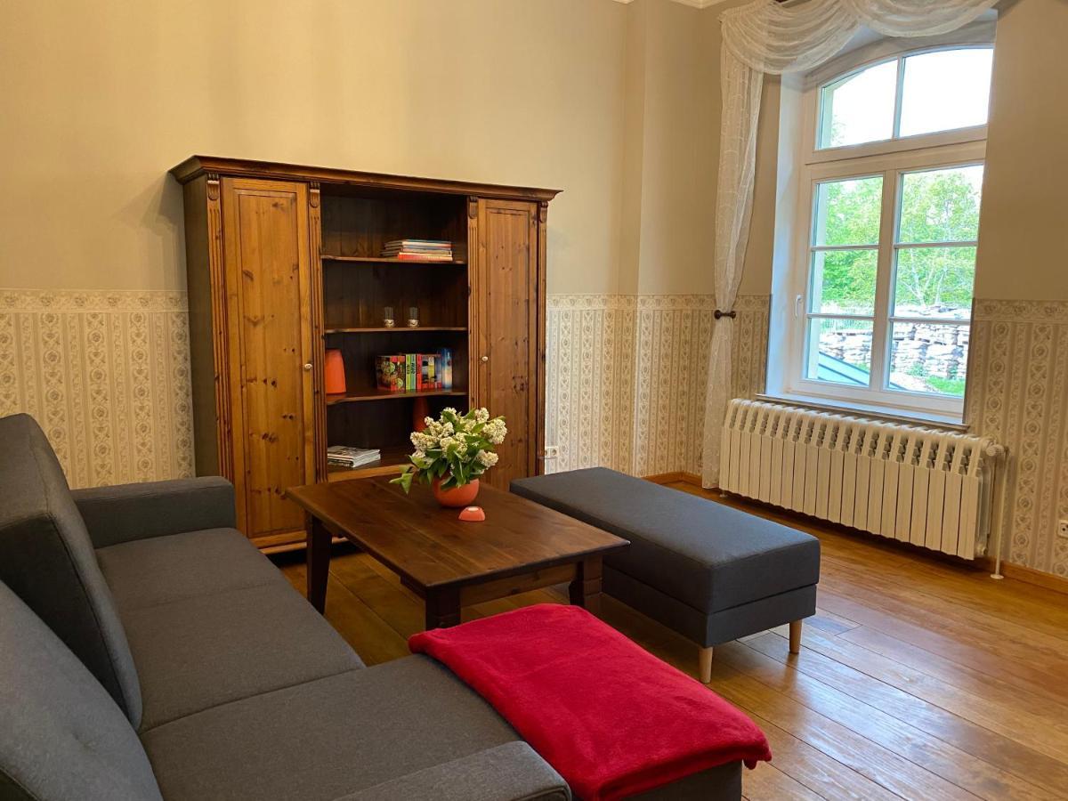 Exklusive Ferienwohnungen Im Gutshaus Viezen Bernitt Bagian luar foto