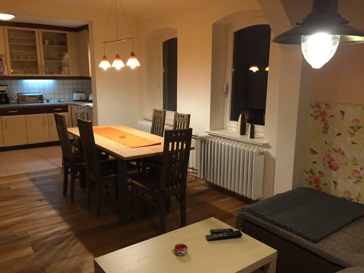Exklusive Ferienwohnungen Im Gutshaus Viezen Bernitt Bagian luar foto